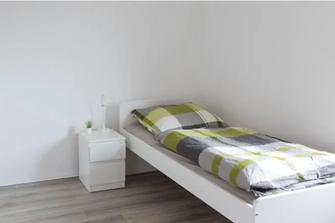 Zentrales Wohnhaus Lägenhet